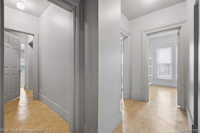 Builiding view thirty three for 354 N Saginaw, Pontiac, MI. 48342
