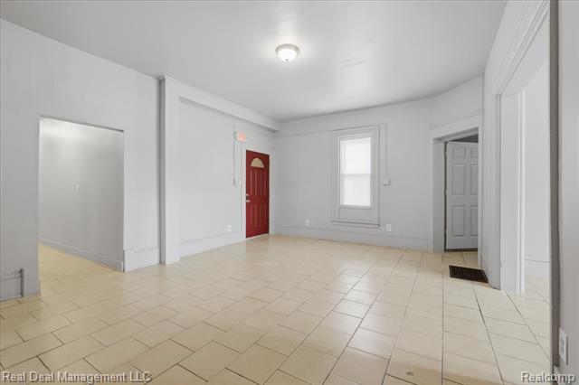 Builiding view twelve for 354 N Saginaw, Pontiac, MI. 48342