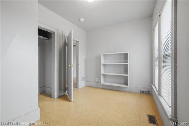 Builiding view twenty eight for 354 N Saginaw, Pontiac, MI. 48342
