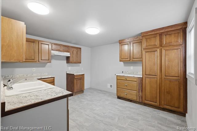 Builiding view twenty one for 354 N Saginaw, Pontiac, MI. 48342