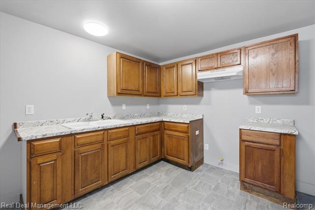 Builiding view twenty two for 354 N Saginaw, Pontiac, MI. 48342