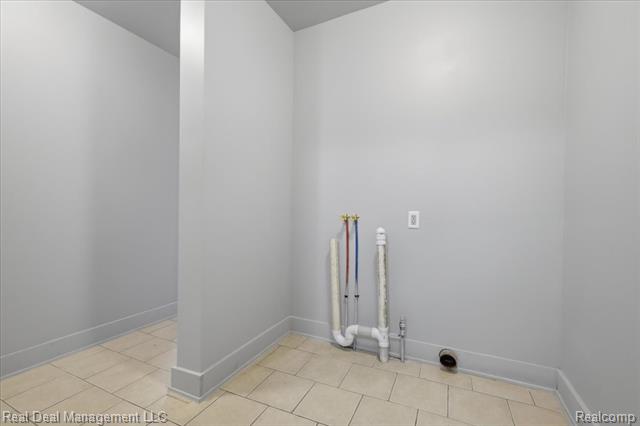 Builiding view twenty for 354 N Saginaw, Pontiac, MI. 48342