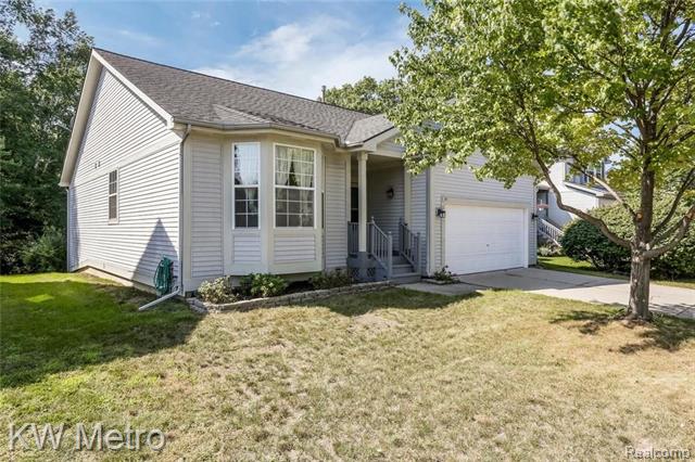 front view for 321 Lake Meadow Dr, Waterford, Mi. 48327