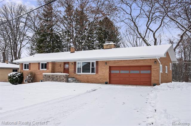 Builiding view five for 4264 Woodstock, Waterford, MI. 48328