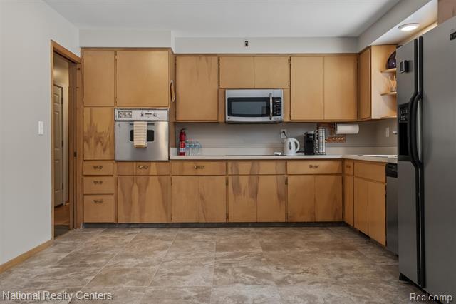 Builiding view fourteen for 4264 Woodstock, Waterford, MI. 48328