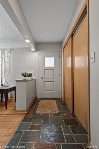 Builiding view nine for 4264 Woodstock, Waterford, MI. 48328