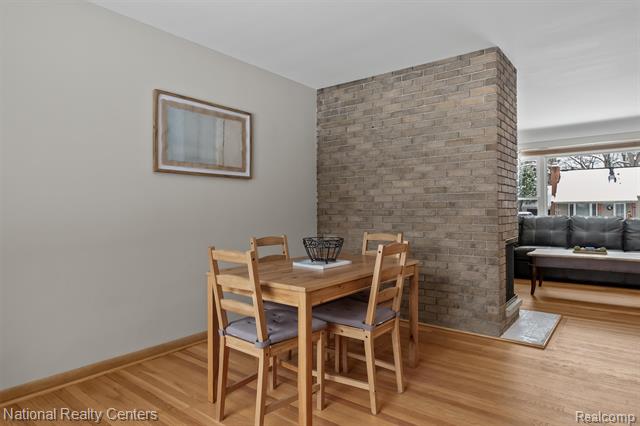 Builiding view nineteen for 4264 Woodstock, Waterford, MI. 48328