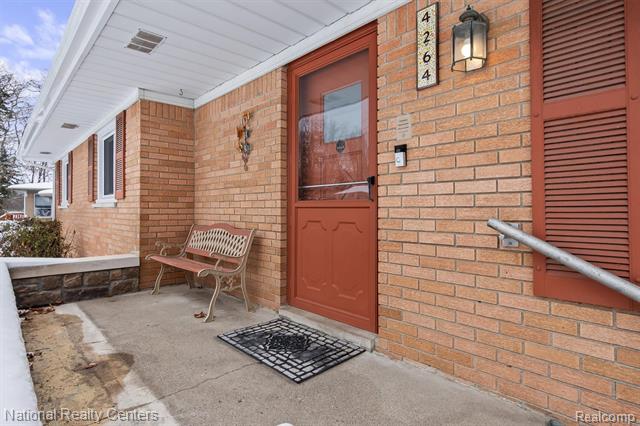 Builiding view seven for 4264 Woodstock, Waterford, MI. 48328