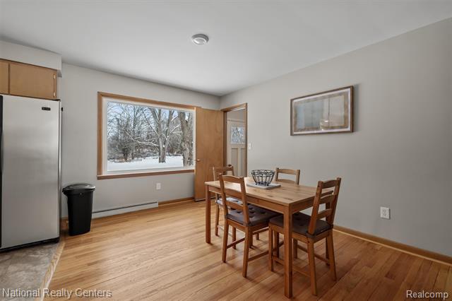 Builiding view seventeen for 4264 Woodstock, Waterford, MI. 48328