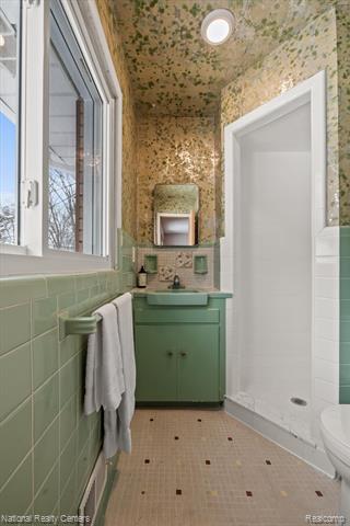 Builiding view thirty four for 4264 Woodstock, Waterford, MI. 48328