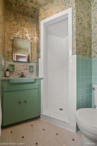 Builiding view thirty three for 4264 Woodstock, Waterford, MI. 48328