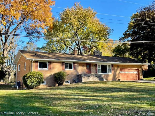 Builiding view three for 4264 Woodstock, Waterford, MI. 48328