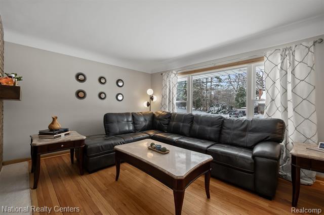 Builiding view twelve for 4264 Woodstock, Waterford, MI. 48328