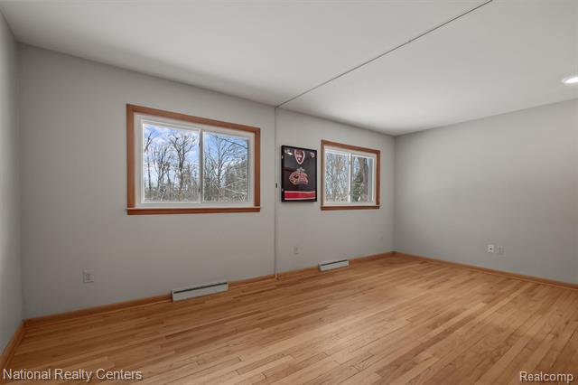 Builiding view twenty seven for 4264 Woodstock, Waterford, MI. 48328