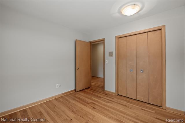 Builiding view twenty three for 4264 Woodstock, Waterford, MI. 48328