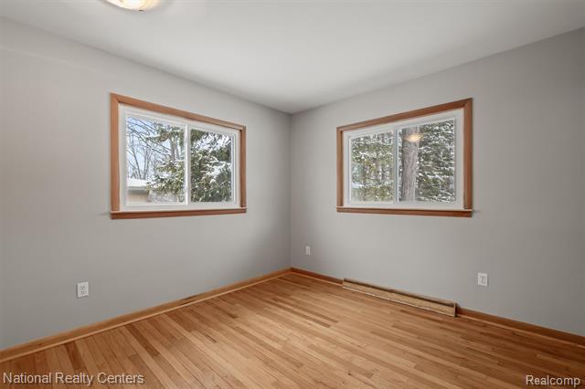 Builiding view twenty two for 4264 Woodstock, Waterford, MI. 48328