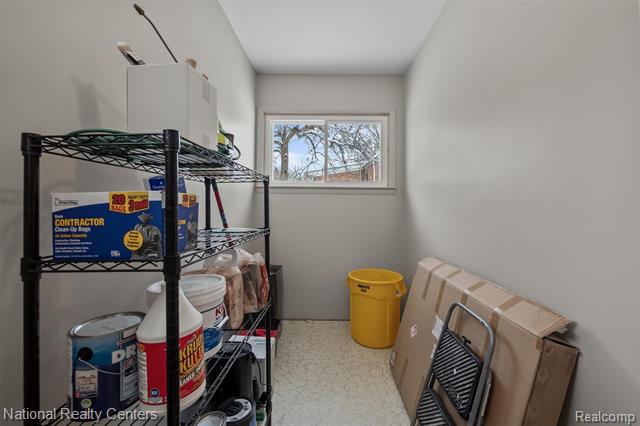 Builiding view twenty for 4264 Woodstock, Waterford, MI. 48328