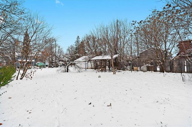 Builiding view seven for 162 Edison, Pontiac, MI. 48342