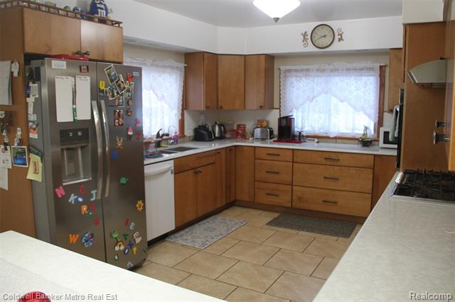 Builiding view eleven for 4092 Woodstock, Waterford, MI. 48328