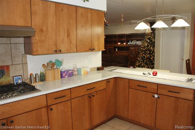 Builiding view fifteen for 4092 Woodstock, Waterford, MI. 48328