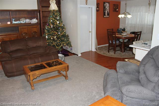 Builiding view five for 4092 Woodstock, Waterford, MI. 48328