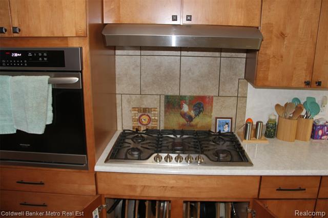 Builiding view fourteen for 4092 Woodstock, Waterford, MI. 48328