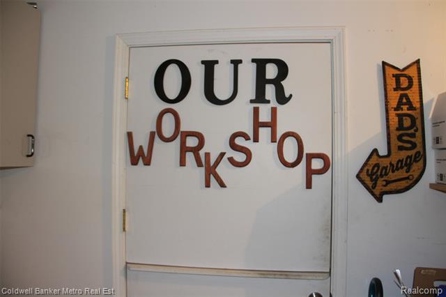 Builiding view nineteen for 4092 Woodstock, Waterford, MI. 48328