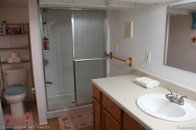 Builiding view sixteen for 4092 Woodstock, Waterford, MI. 48328