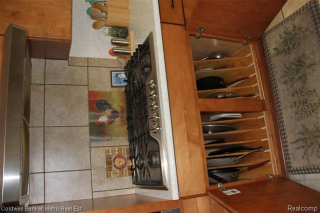 Builiding view thirteen for 4092 Woodstock, Waterford, MI. 48328