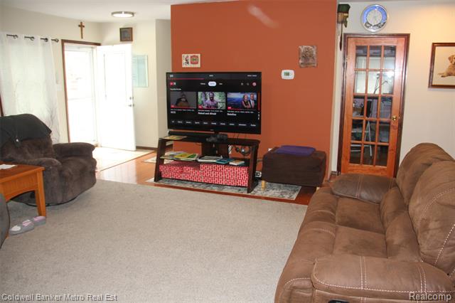 Builiding view three for 4092 Woodstock, Waterford, MI. 48328