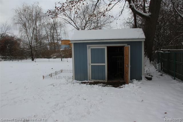 Builiding view twenty eight for 4092 Woodstock, Waterford, MI. 48328