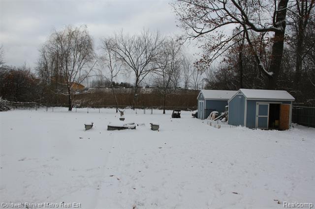 Builiding view twenty five for 4092 Woodstock, Waterford, MI. 48328