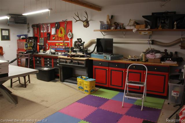 Builiding view twenty one for 4092 Woodstock, Waterford, MI. 48328