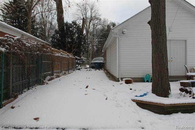 Builiding view twenty seven for 4092 Woodstock, Waterford, MI. 48328