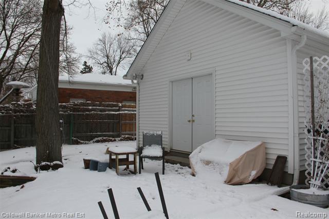 Builiding view twenty six for 4092 Woodstock, Waterford, MI. 48328