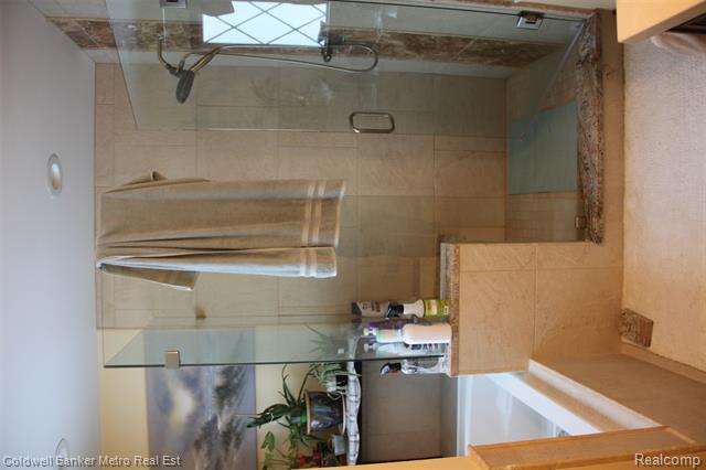 Builiding view twenty three for 4092 Woodstock, Waterford, MI. 48328