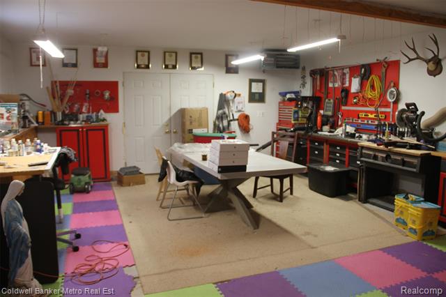 Builiding view twenty for 4092 Woodstock, Waterford, MI. 48328