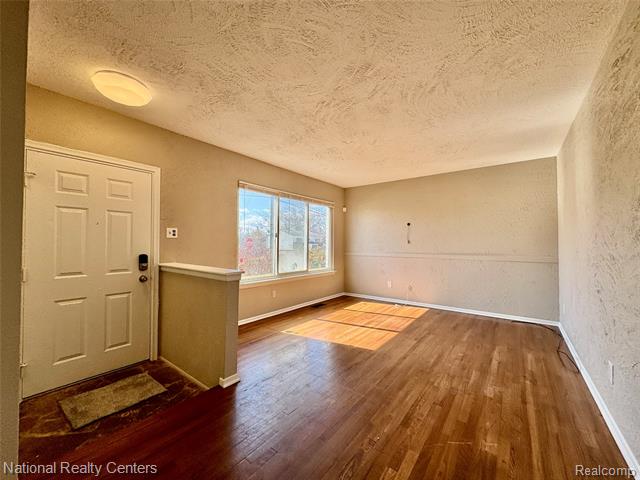 Builiding view eight for 185 , Pontiac, MI. 48342