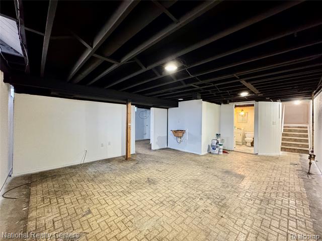 Builiding view fifteen for 185 , Pontiac, MI. 48342