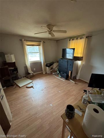 Builiding view fifteen for 5458 Vincent, Waterford, MI. 48327