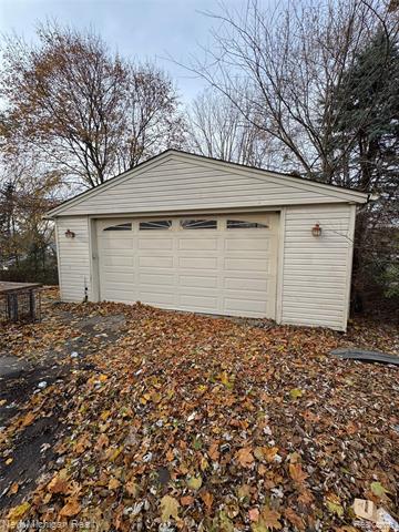 Builiding view five for 5458 Vincent, Waterford, MI. 48327