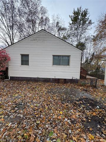 Builiding view four for 5458 Vincent, Waterford, MI. 48327