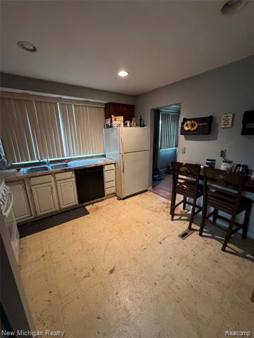 Builiding view nine for 5458 Vincent, Waterford, MI. 48327