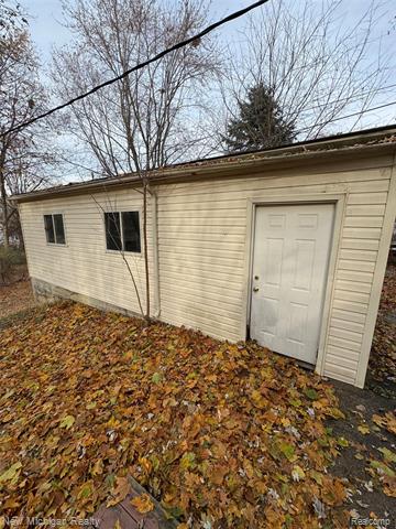 Builiding view seven for 5458 Vincent, Waterford, MI. 48327