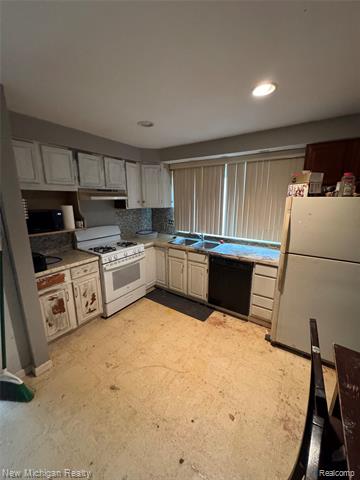 Builiding view ten for 5458 Vincent, Waterford, MI. 48327