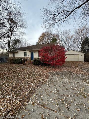 Builiding view three for 5458 Vincent, Waterford, MI. 48327