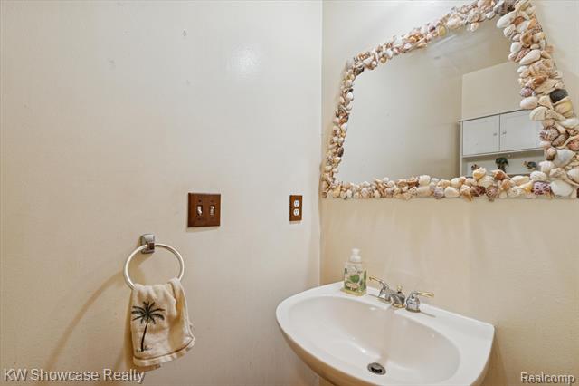 Builiding view eighteen for 1045 Tall Pines, Highland, MI. 48356