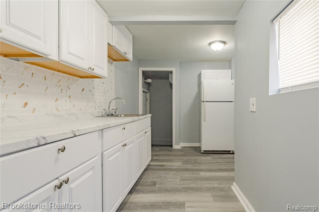 Builiding view eight for 2961 Chrysler, Waterford, MI. 48328