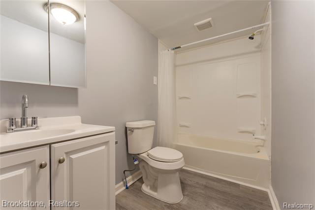 Builiding view fifteen for 2961 Chrysler, Waterford, MI. 48328