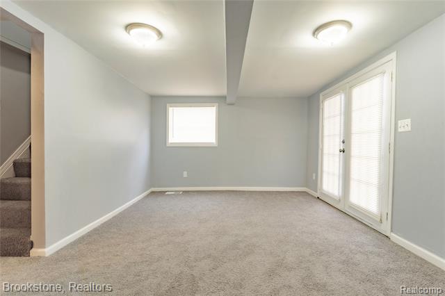 Builiding view four for 2961 Chrysler, Waterford, MI. 48328